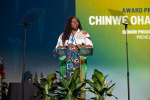 MIIP Sr. Program Manager Chinwe Ohanele Agwu presents an award to an individual change maker.